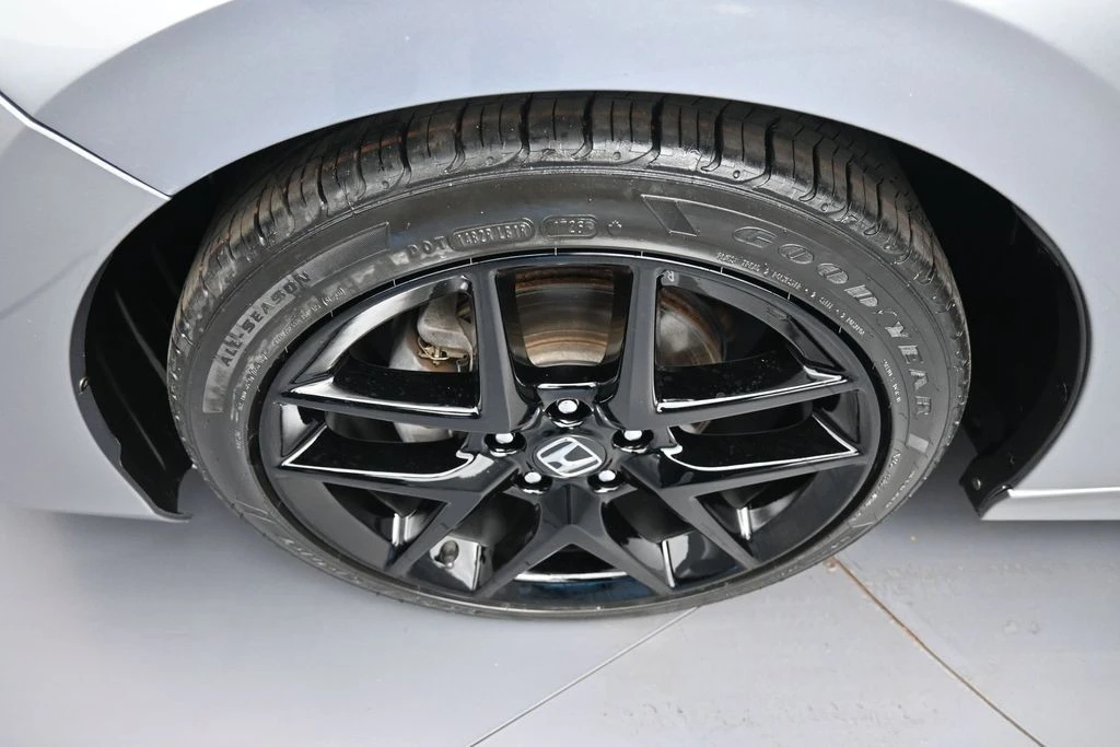 2024 Honda Civic 11th Gen - Image 14 of 31