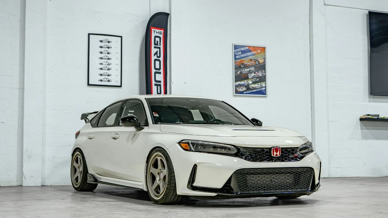 2024 Honda FL5 Civic Type R - Image 18 of 31