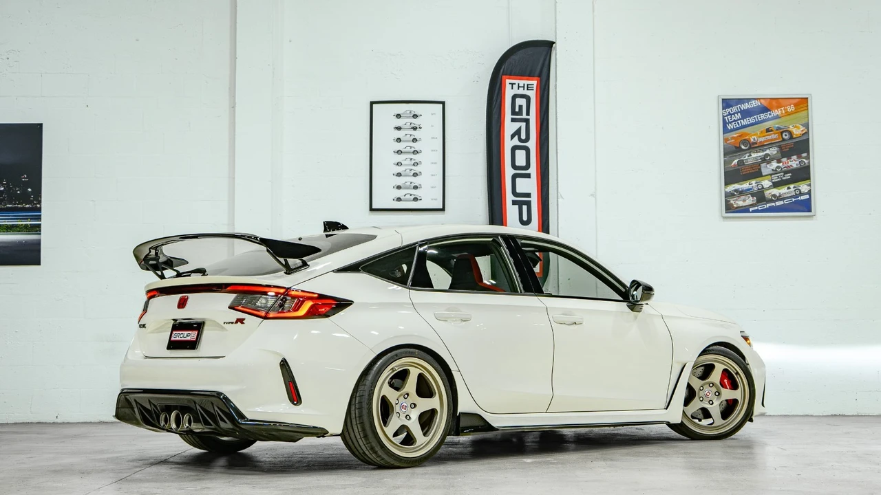 2024 Honda FL5 Civic Type R - Image 14 of 31
