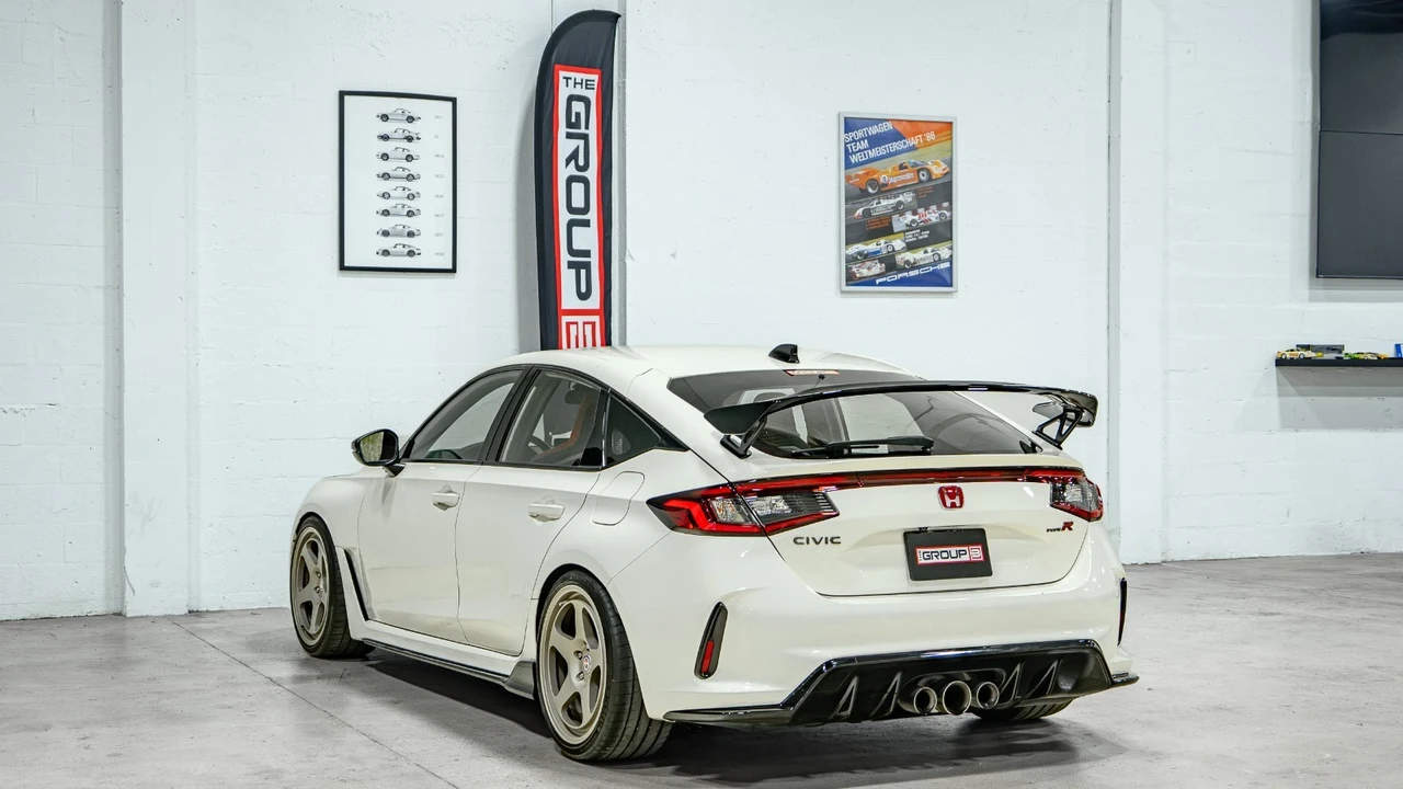 2024 Honda FL5 Civic Type R - Image 9 of 31