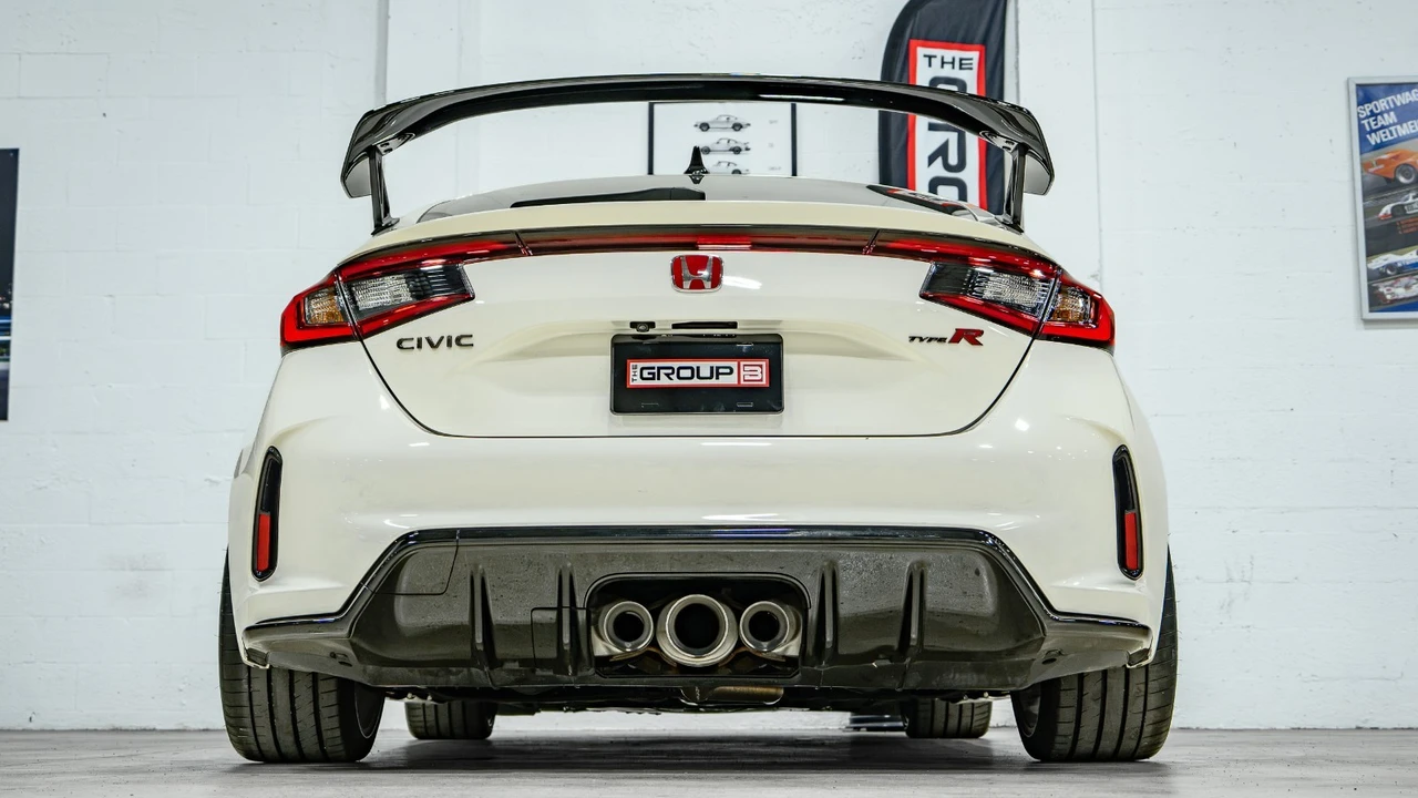 2024 Honda FL5 Civic Type R - Image 11 of 31