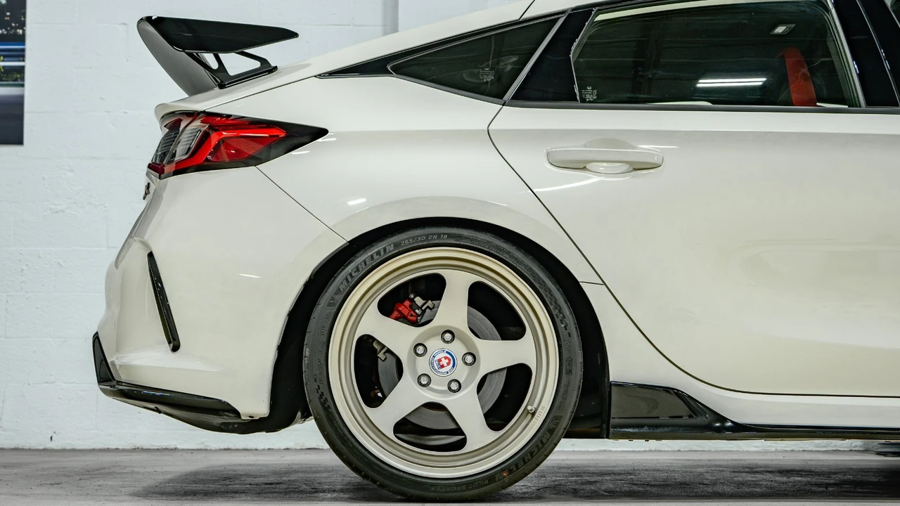 2024 Honda FL5 Civic Type R - Image 16 of 31
