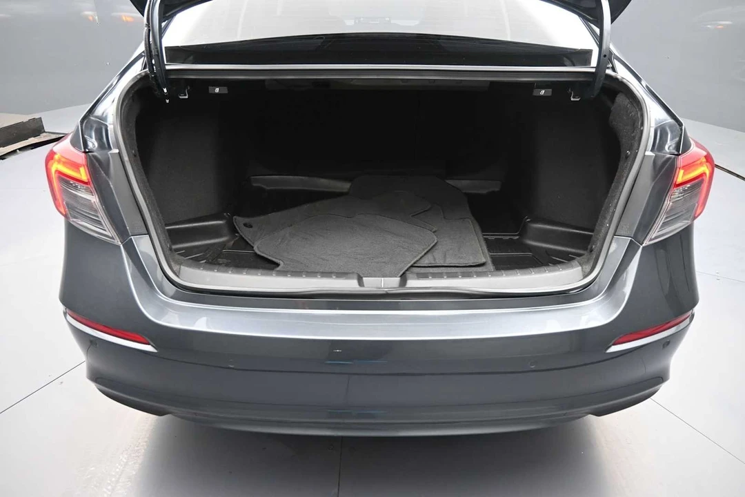 2024 Honda Civic 11th Gen - Image 22 of 31
