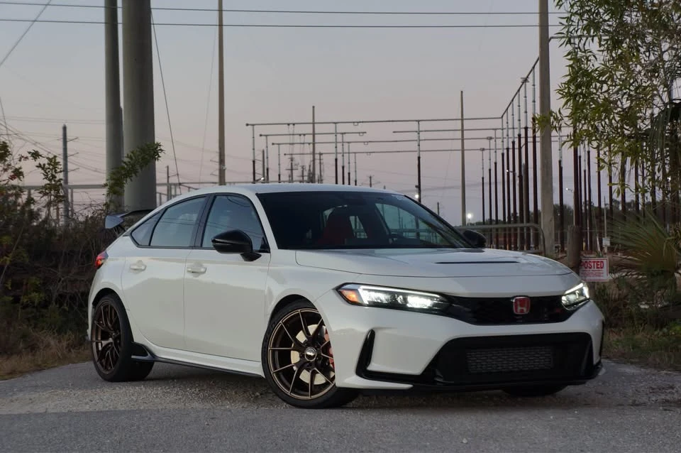 2024 Honda FL5 Civic Type R - Image 2 of 13