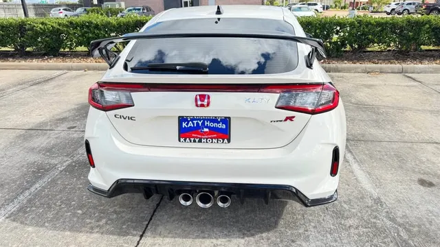 2024 Honda FL5 Civic Type R - Image 2 of 9