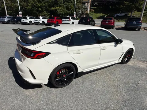 2024 Honda FL5 Civic Type R - Image 4 of 16