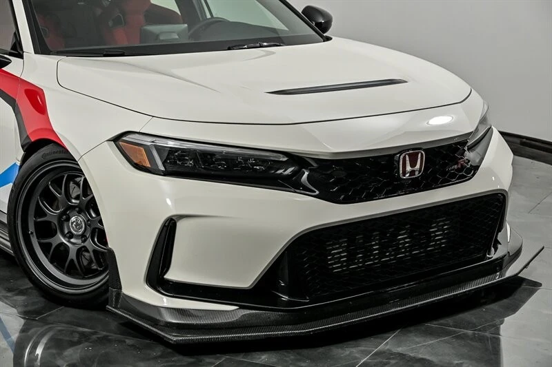 2024 Honda FL5 Civic Type R - Image 2 of 29