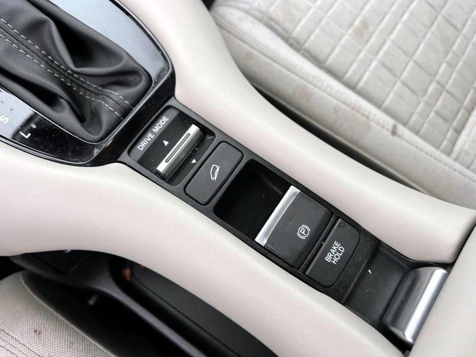2024 Honda HR-V 3rd Gen - Image 17 of 21
