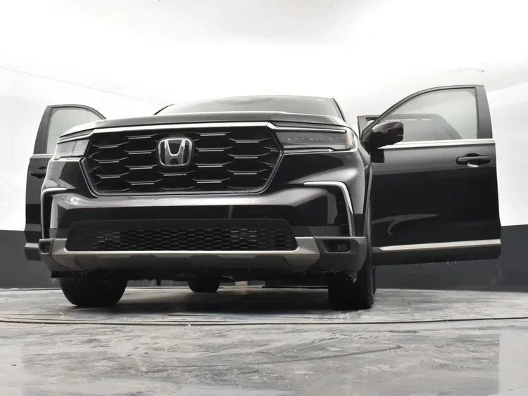2024 Honda Pilot 4th Gen - Image 11 of 12