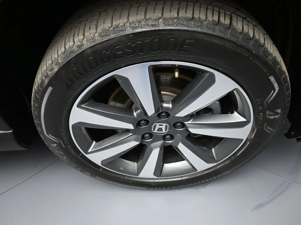 2024 Honda Pilot 4th Gen - Image 13 of 21