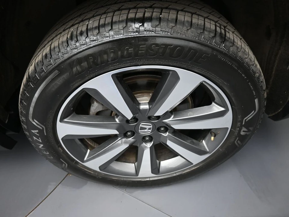 2024 Honda Pilot 4th Gen - Image 15 of 21