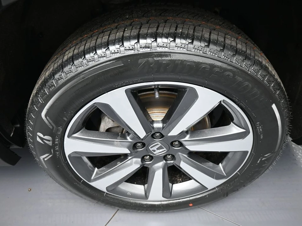 2024 Honda Pilot 4th Gen - Image 15 of 21