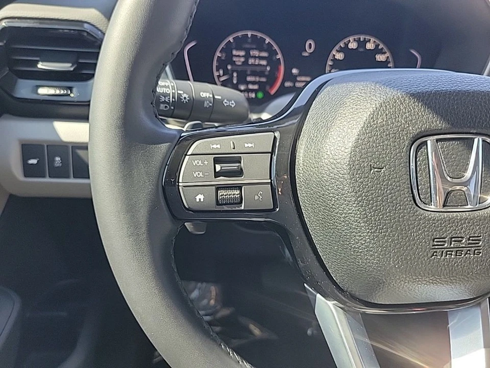 2024 Honda Pilot 4th Gen - Image 16 of 21