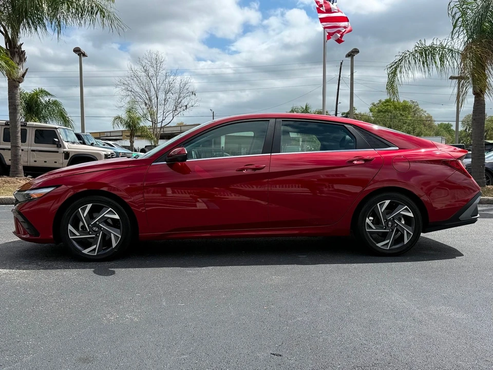 2024 Hyundai Elantra - Image 7 of 12