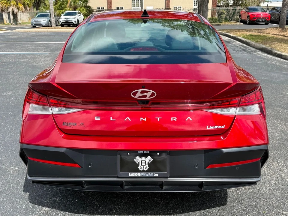 2024 Hyundai Elantra - Image 8 of 12
