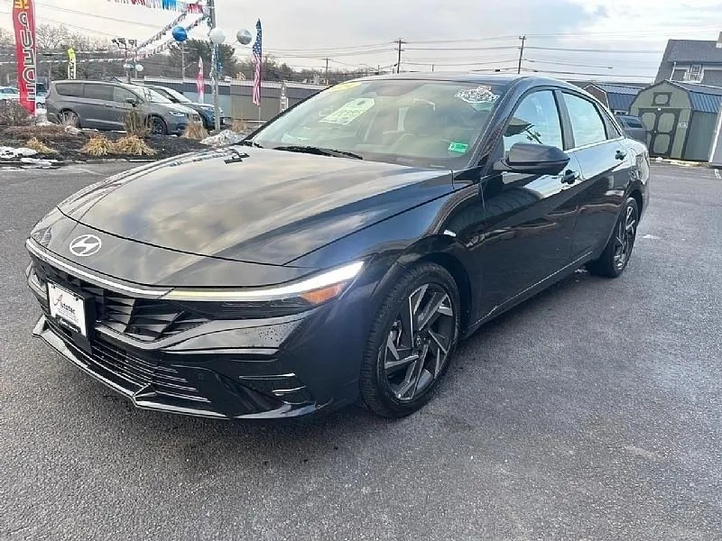 2024 Hyundai Elantra - Image 2 of 12