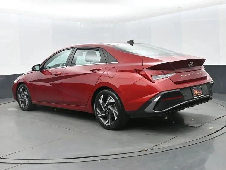 2024 Hyundai Elantra - Image 9 of 12