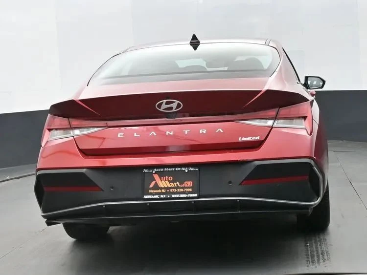 2024 Hyundai Elantra - Image 8 of 12