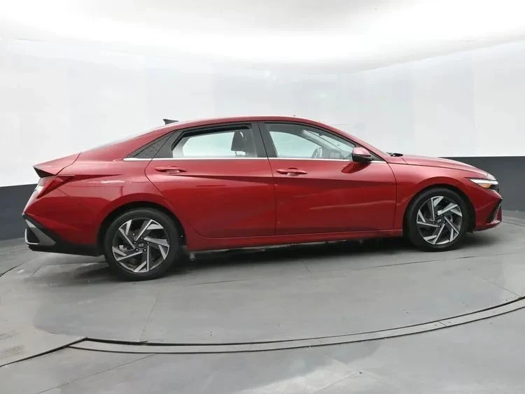 2024 Hyundai Elantra - Image 4 of 12