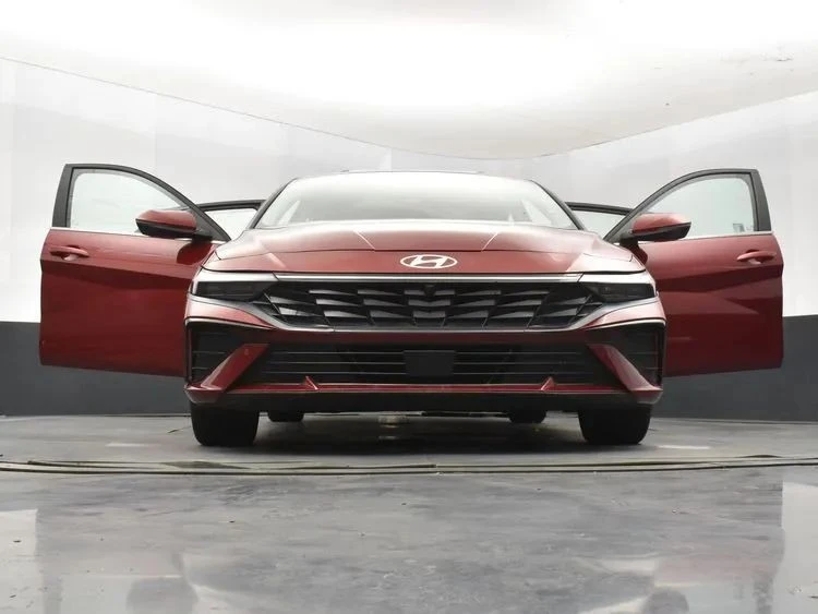 2024 Hyundai Elantra - Image 11 of 12