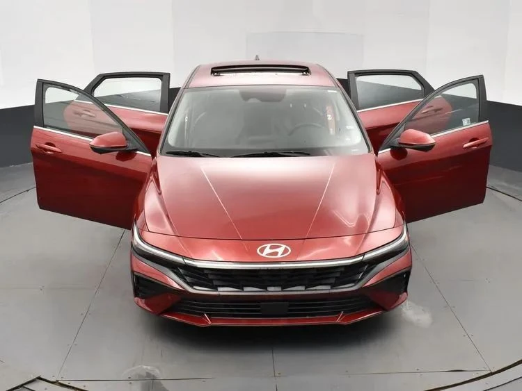 2024 Hyundai Elantra - Image 10 of 12