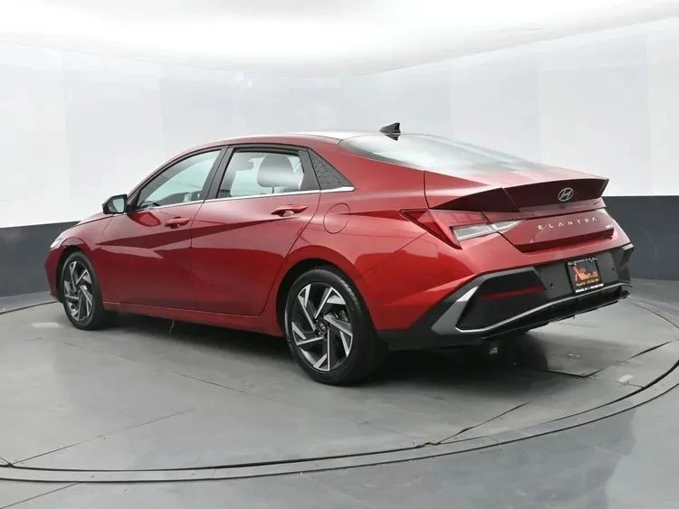2024 Hyundai Elantra - Image 9 of 12