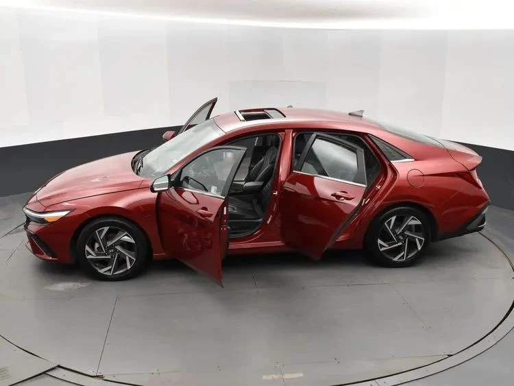 2024 Hyundai Elantra - Image 7 of 12