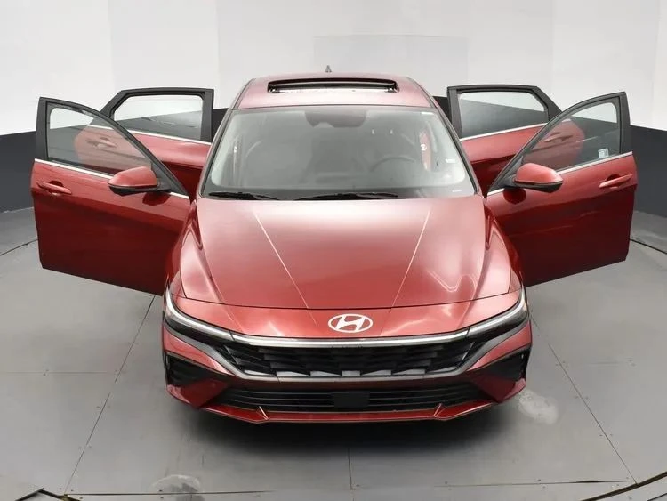 2024 Hyundai Elantra - Image 10 of 12