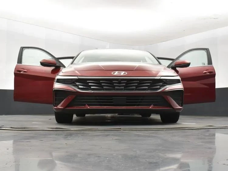 2024 Hyundai Elantra - Image 11 of 12