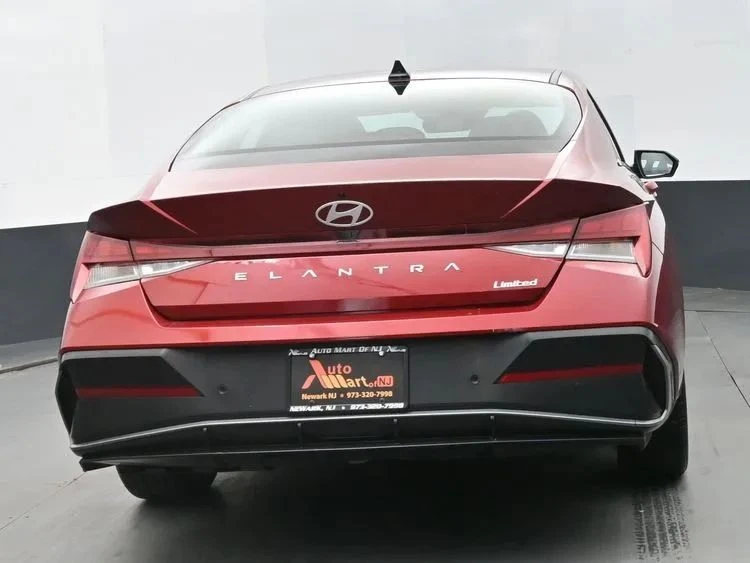 2024 Hyundai Elantra - Image 8 of 12