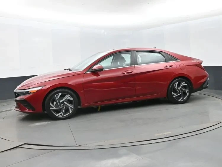 2024 Hyundai Elantra - Image 5 of 12