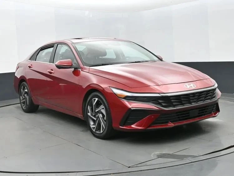 2024 Hyundai Elantra - Image 2 of 12