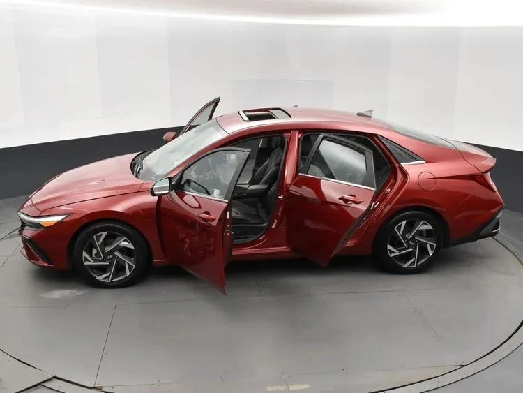2024 Hyundai Elantra - Image 7 of 12