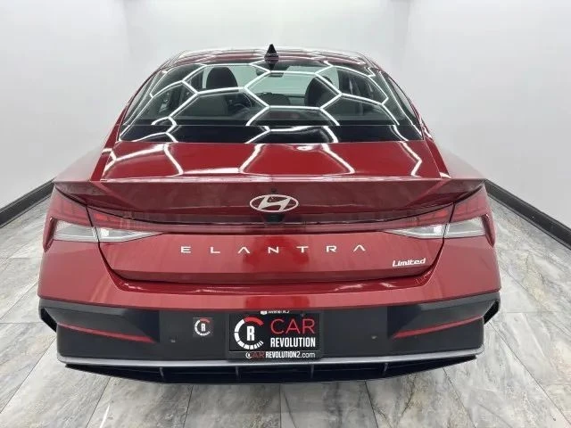 2024 Hyundai Elantra - Image 5 of 12