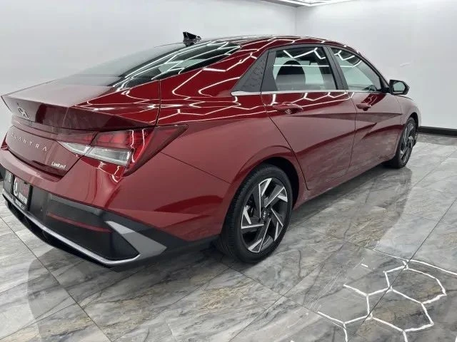 2024 Hyundai Elantra - Image 8 of 12