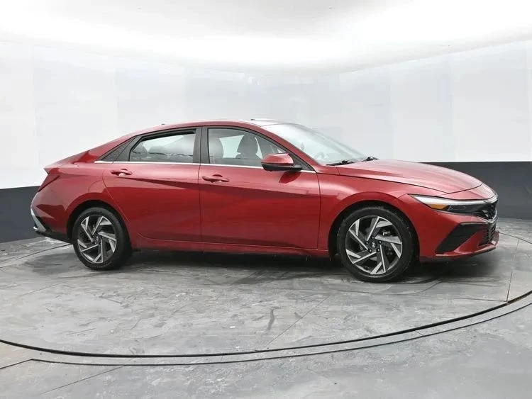 2024 Hyundai Elantra - Image 2 of 12