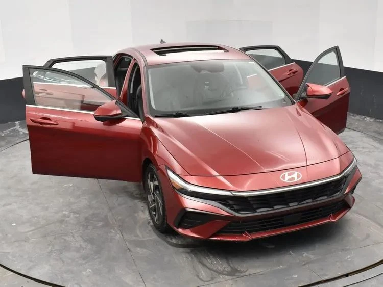 2024 Hyundai Elantra - Image 10 of 12