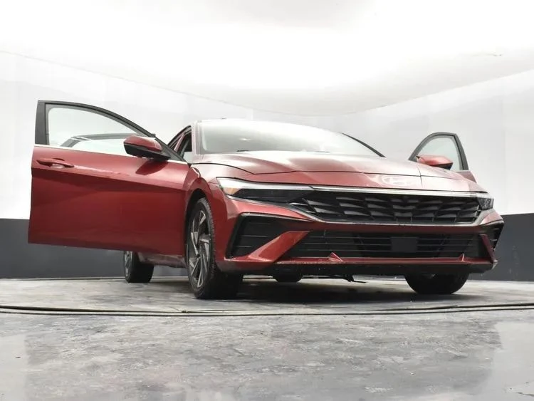 2024 Hyundai Elantra - Image 11 of 12