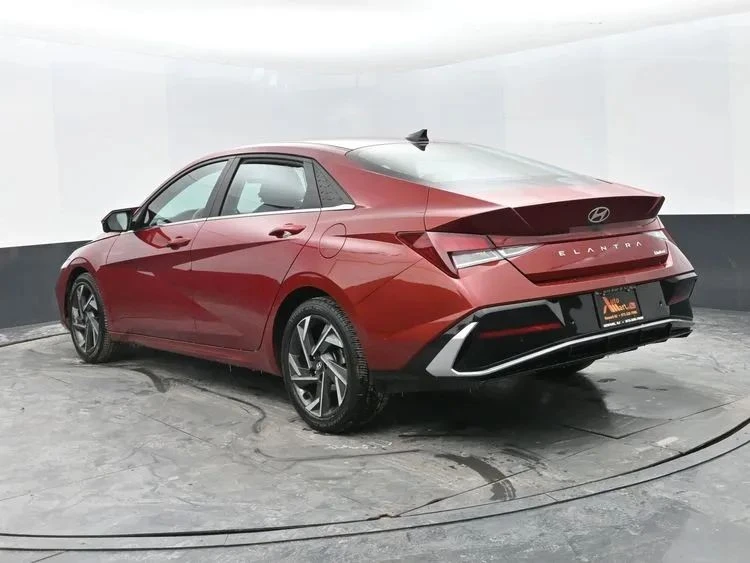 2024 Hyundai Elantra - Image 8 of 12