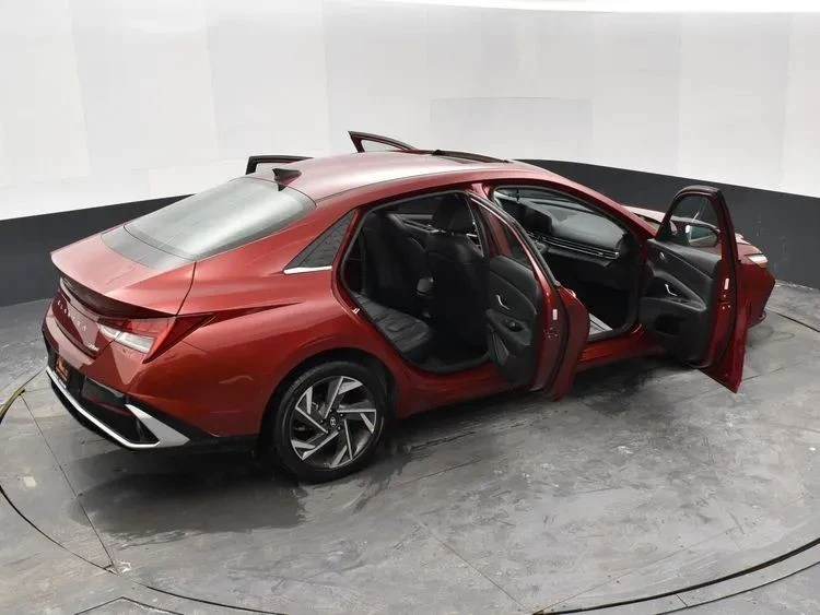 2024 Hyundai Elantra - Image 6 of 12