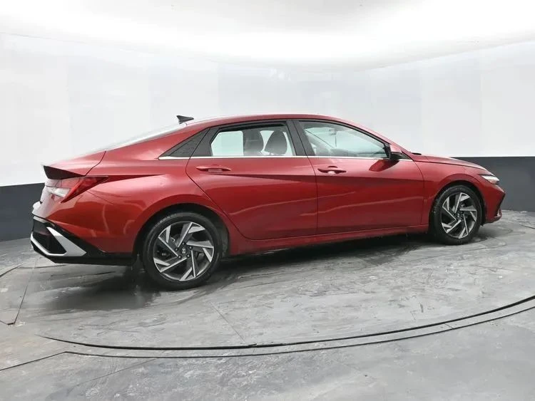 2024 Hyundai Elantra - Image 4 of 12