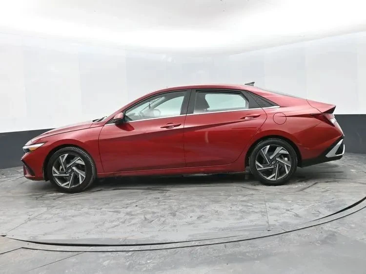 2024 Hyundai Elantra - Image 9 of 12
