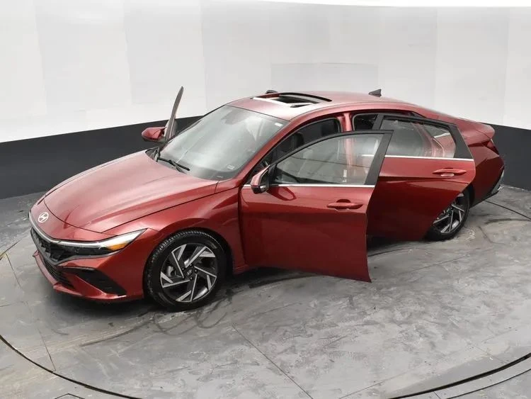 2024 Hyundai Elantra - Image 7 of 12
