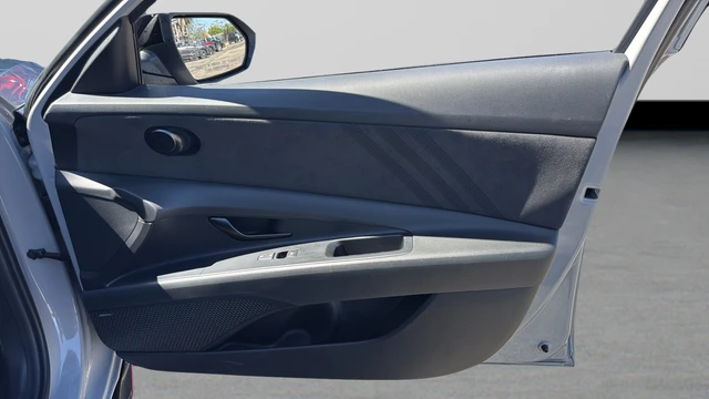 2024 Hyundai Elantra - Image 24 of 31