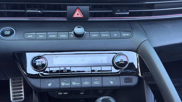 2024 Hyundai Elantra - Image 18 of 31