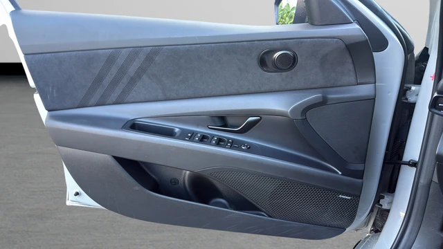 2024 Hyundai Elantra - Image 10 of 31