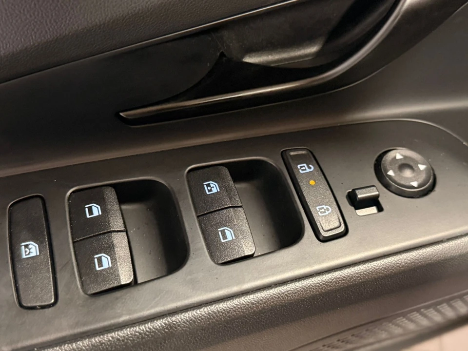 2024 Hyundai Elantra - Image 13 of 21