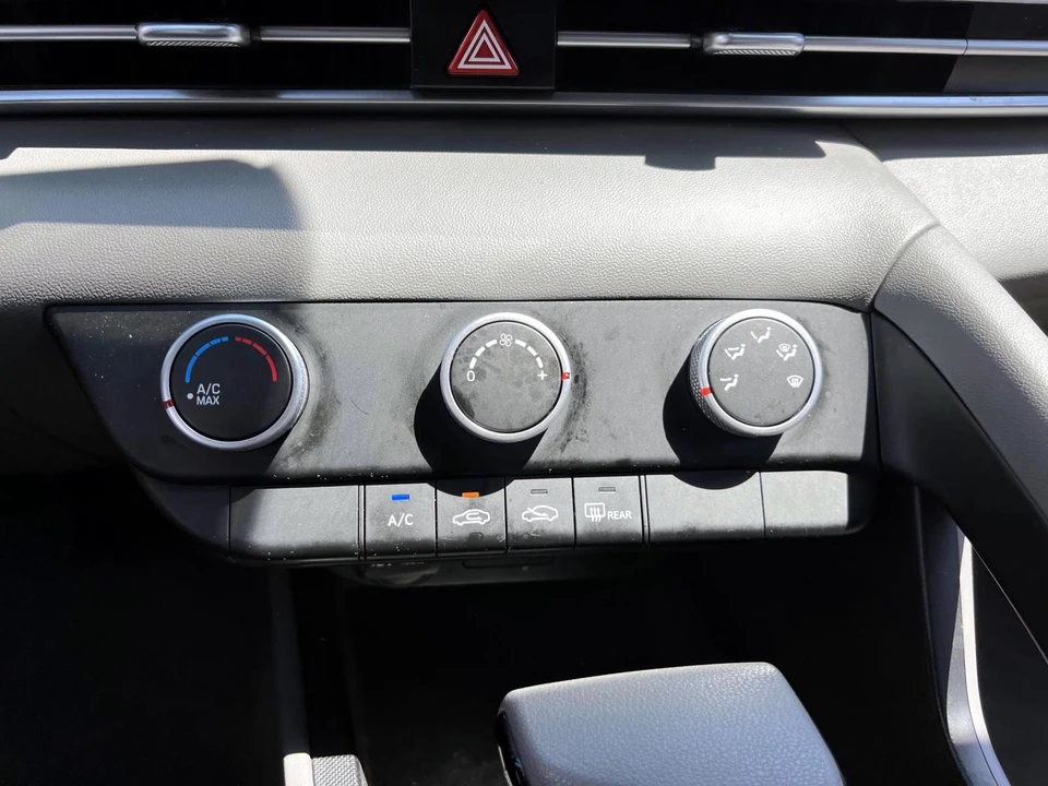 2024 Hyundai Elantra - Image 18 of 21