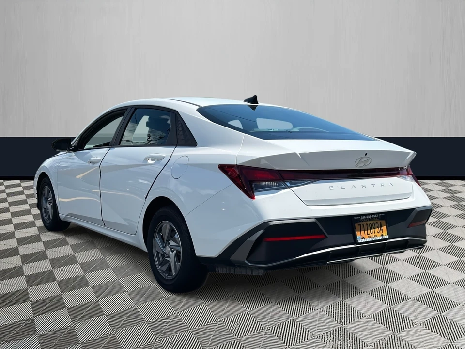 2024 Hyundai Elantra - Image 4 of 21
