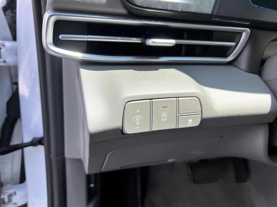 2024 Hyundai Elantra - Image 14 of 21